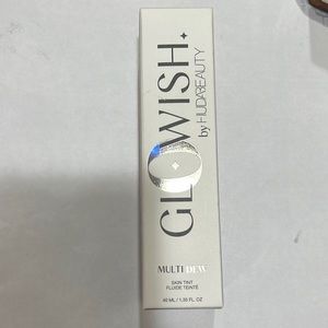 HUDA BEAUTY
GloWish Multidew Vegan Skin Tint Foundation shade 03 light
